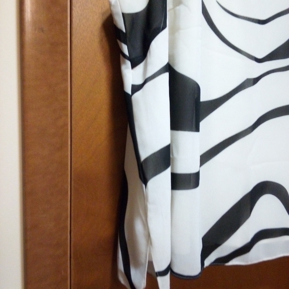 Women's Top - Picture 3 of 9